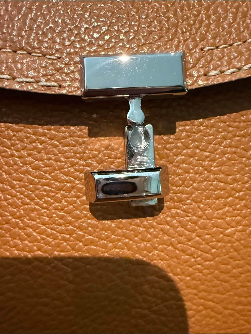 TOTEME T-Lock Medium Top Handle Bag in Tan Grained Leather - Picture 7 of 12